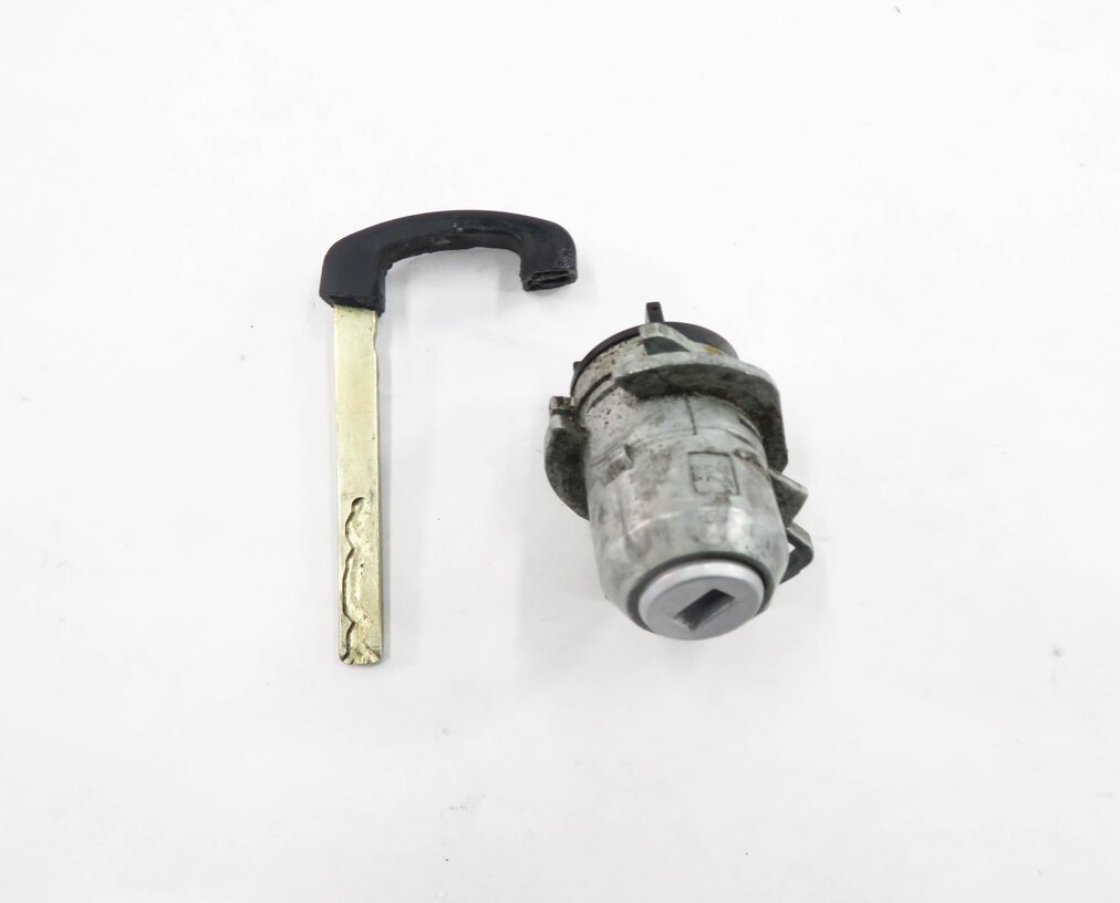 Thumbnail 3: 2010 BMW 750i (F01) LEFT FRONT DRIVER DOOR HANDLE LOCK CYLINDER w/ KEY
