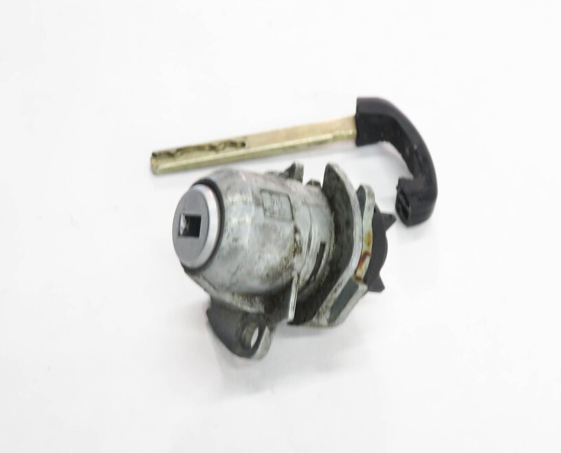 Thumbnail 4: 2010 BMW 750i (F01) LEFT FRONT DRIVER DOOR HANDLE LOCK CYLINDER w/ KEY