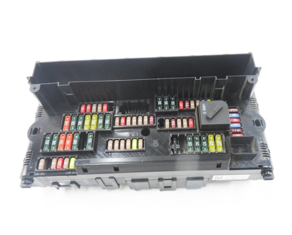 Thumbnail 2: 2010 BMW 750i (F01) FRONT POWER DISTRIBUTION FUSE BOX