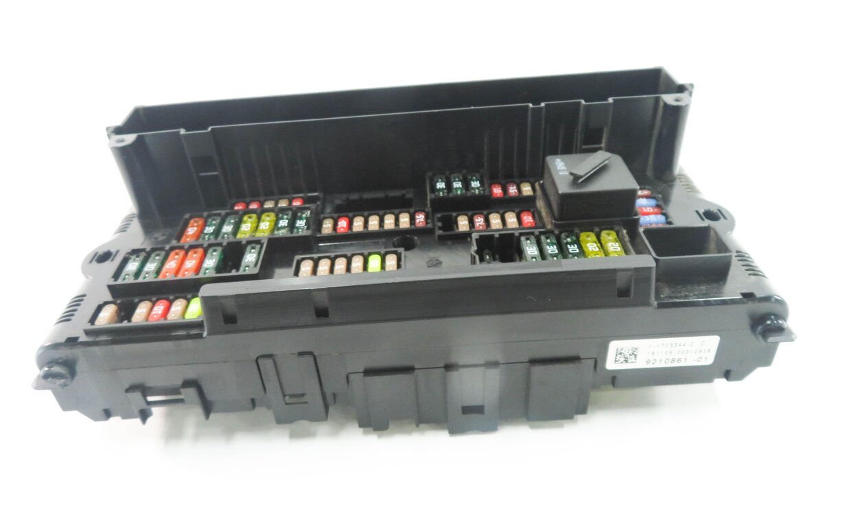 Thumbnail 3: 2010 BMW 750i (F01) FRONT POWER DISTRIBUTION FUSE BOX