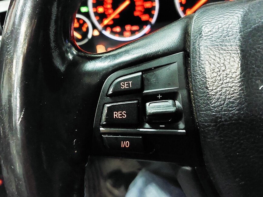 Thumbnail 2: 2010 BMW 750i (F01) STEERING SWITCH BUTTON SET-2