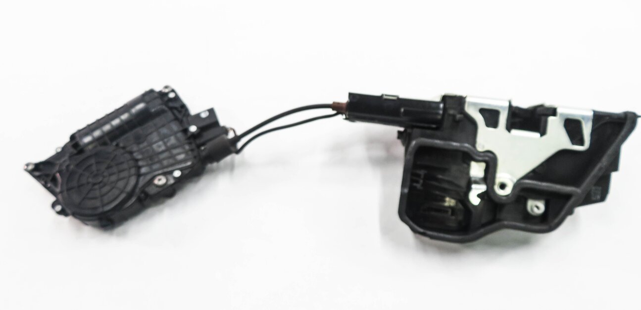 Thumbnail 7: 2011-2015 BMW 740i 750i 760i (F01) LEFT SIDE REAR DOOR LOCK LATCH (SOFT CLOSE)