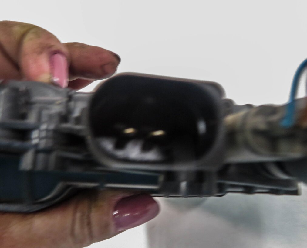 Thumbnail 8: 2011-2015 BMW 740i 750i 760i (F01) LEFT SIDE REAR DOOR LOCK LATCH (SOFT CLOSE)
