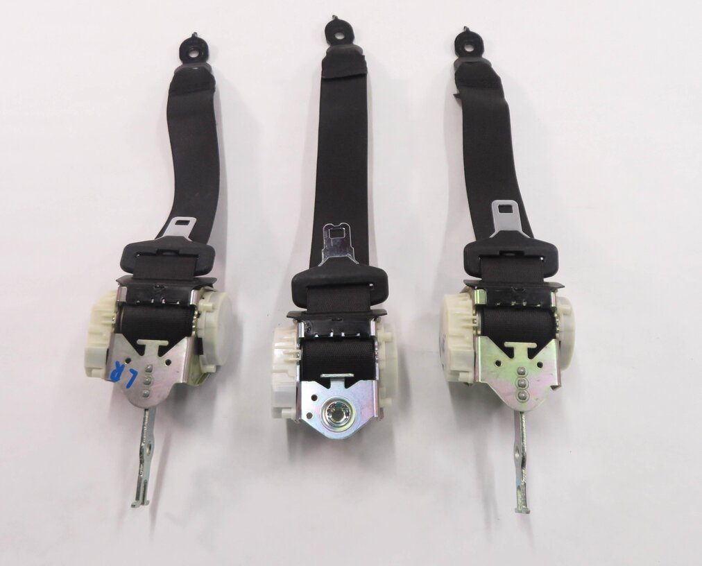 Thumbnail 6: 2010 BMW 750i (F01) REAR SEAT SEATBELT RETRACTOR SET-3 (BLACK)