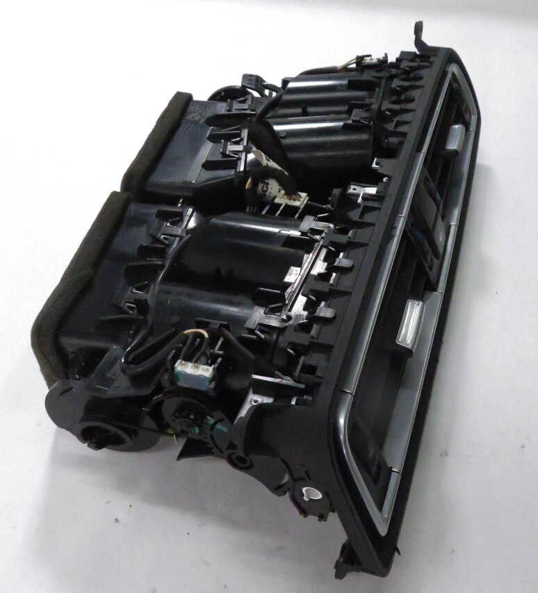 Thumbnail 4: 2010 BMW 750i (F01) CENTER DASH HEATER A/C AIR VENT w/ HAZARD & CENTRAL LOCK