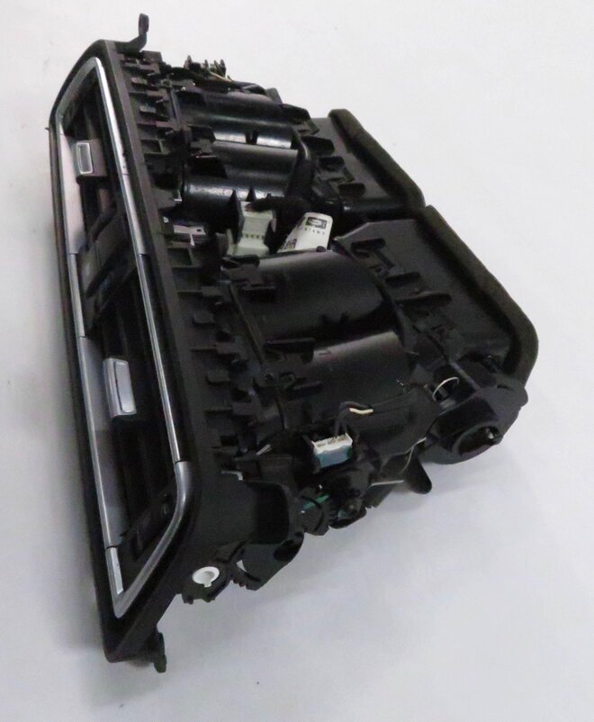 Thumbnail 5: 2010 BMW 750i (F01) CENTER DASH HEATER A/C AIR VENT w/ HAZARD & CENTRAL LOCK