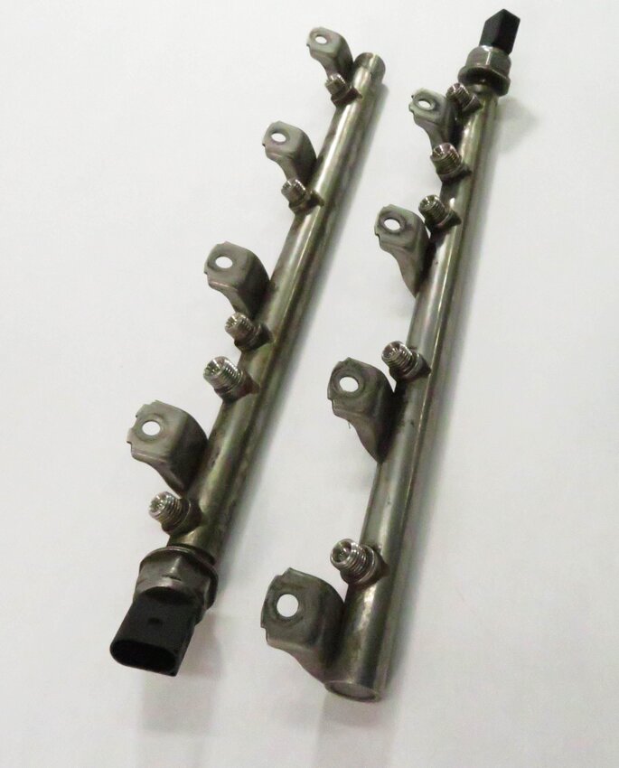 Thumbnail 3: 2010 BMW 750i (F01) 4.4L N63 TWIN TURBO ENGINE - FUEL RAIL SET-2