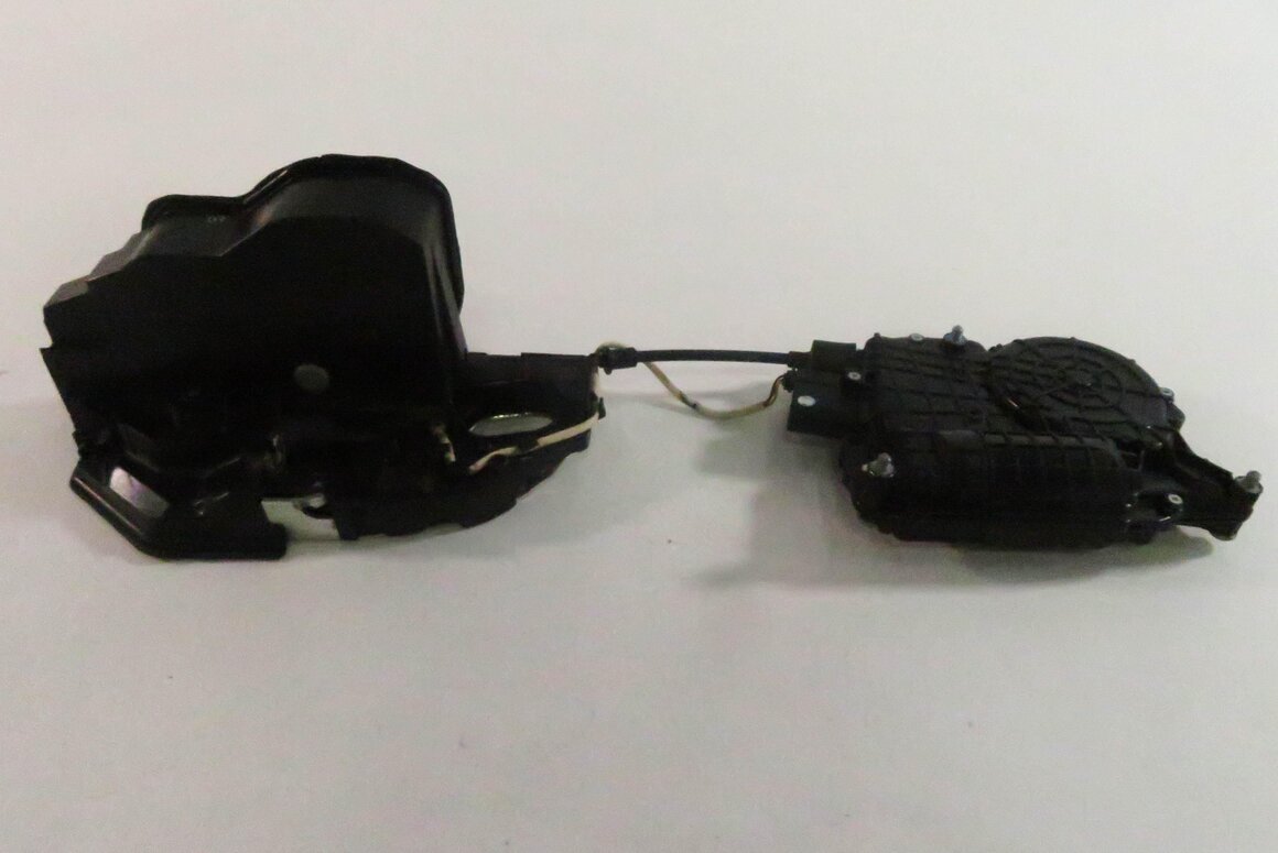 Thumbnail 2: 10-16 BMW 528i 535i 550i 750i 760i (F01 F10) RIGHT FRONT DOOR LATCH (SOFT CLOSE)