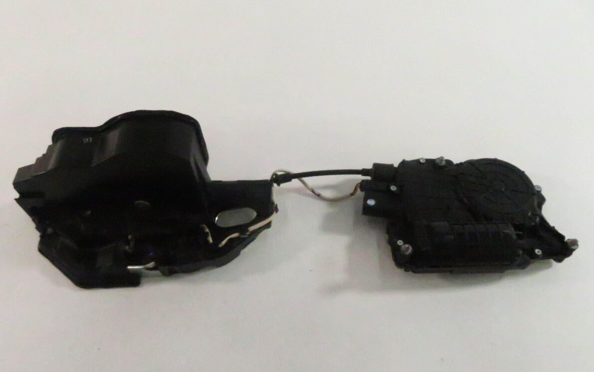 Thumbnail 3: 10-16 BMW 528i 535i 550i 750i 760i (F01 F10) RIGHT FRONT DOOR LATCH (SOFT CLOSE)