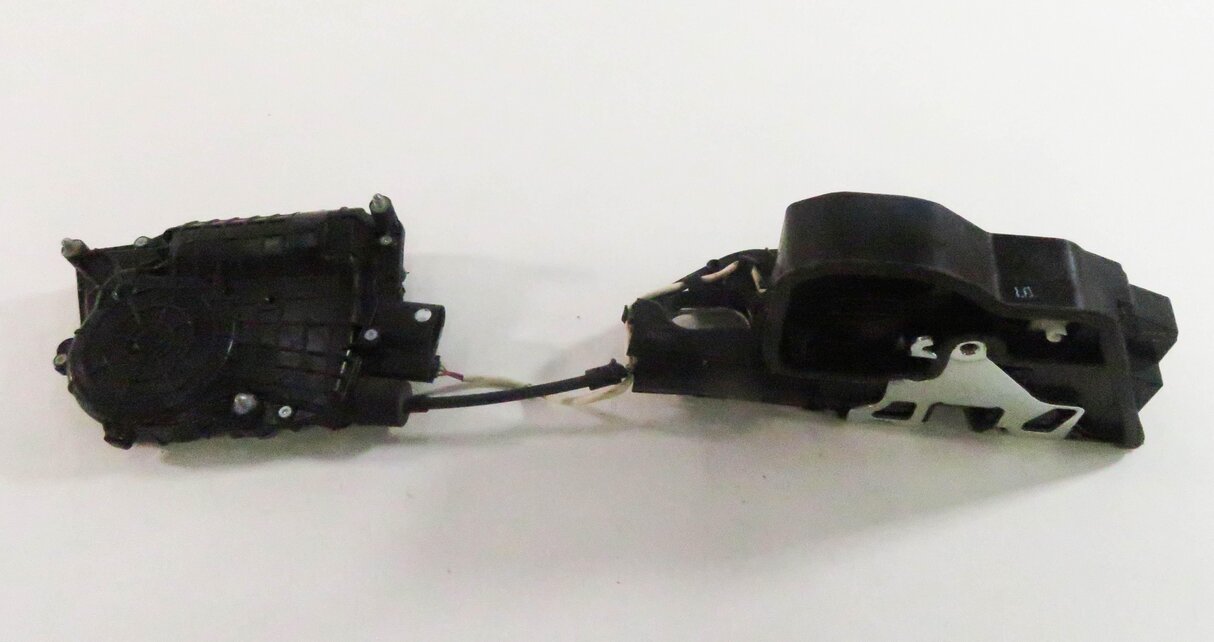 Thumbnail 6: 10-16 BMW 528i 535i 550i 750i 760i (F01 F10) RIGHT FRONT DOOR LATCH (SOFT CLOSE)