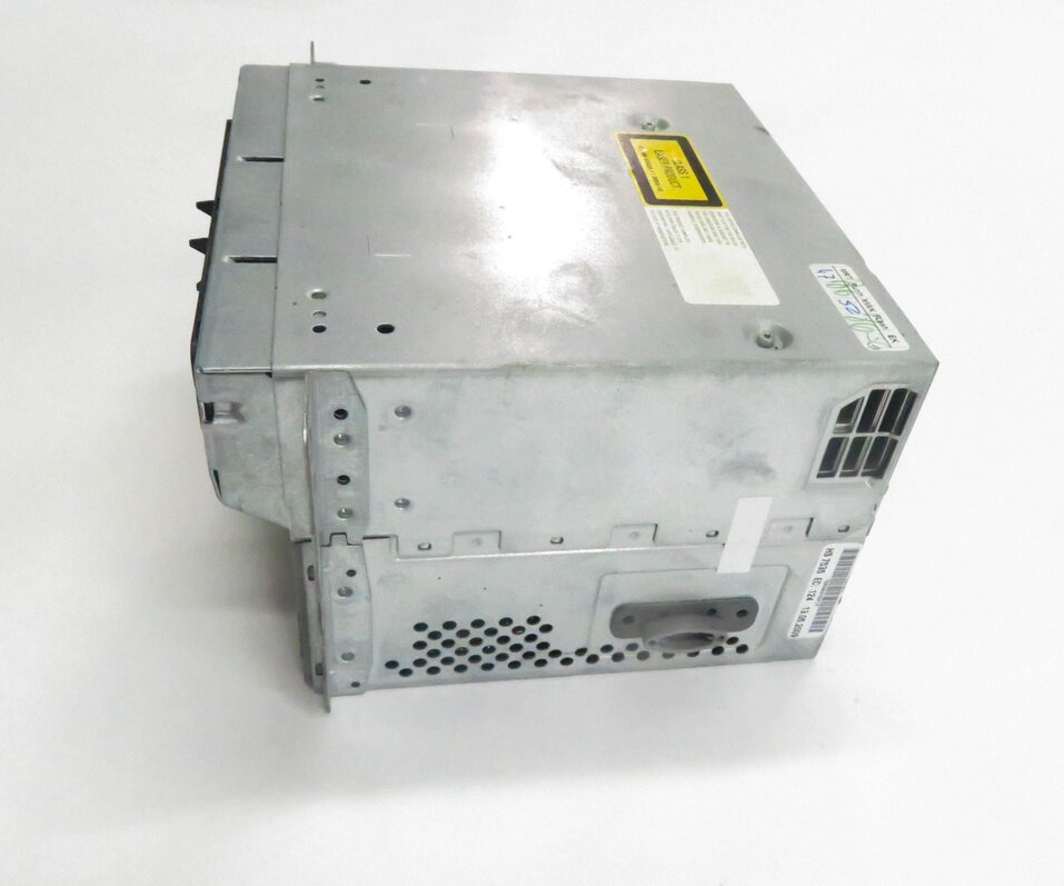 Thumbnail 5: 2009-2010 BMW 750i (F01) AM/FM RADIO STEREO RECEIVER CD PLAYER (2-DIN)