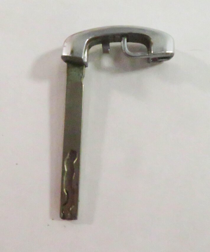 Thumbnail 6: 2009 BMW 750i (F01) DRIVER DOOR LOCK CYLINDER / TRUNK LOCK CYLINDER KEY SET-3