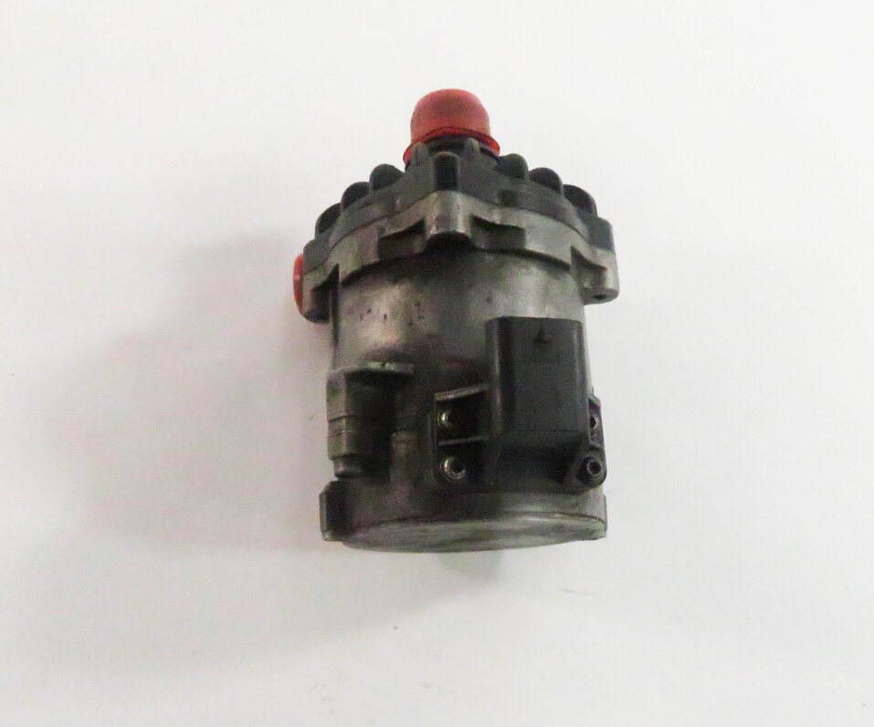 Thumbnail 6: 2009 BMW 750i (F01) 4.4L N63 V8 ENGINE - SECONDARY AUX AUXILIARY WATER PUMP