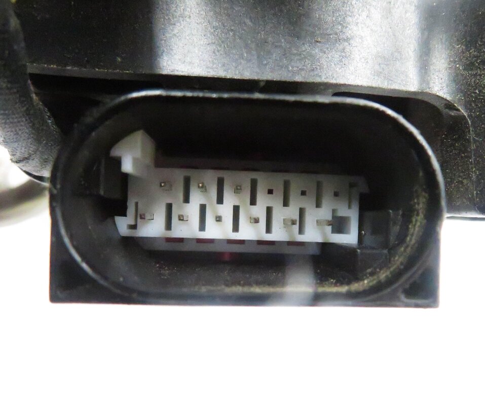 Thumbnail 10: 2009 BMW 750i (F01) DYNAMIC DRIVE SUSPENSION VALVE BLOCK