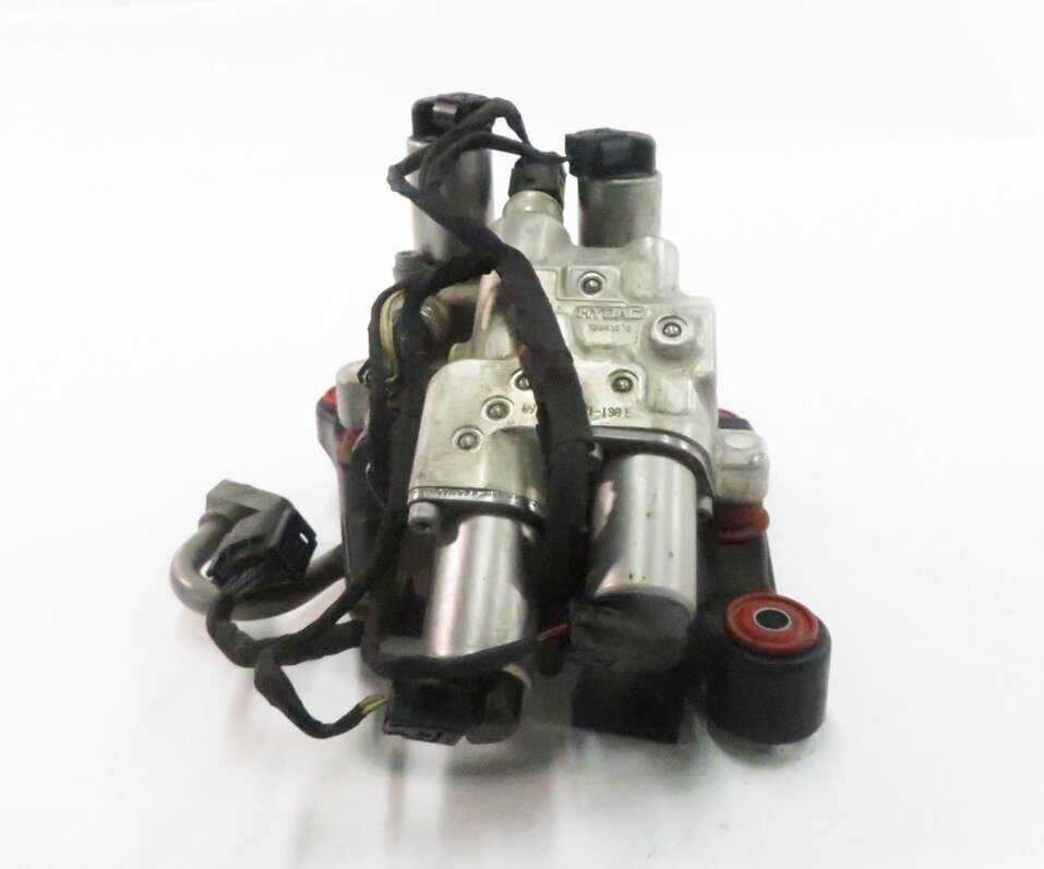 Thumbnail 3: 2009 BMW 750i (F01) DYNAMIC DRIVE SUSPENSION VALVE BLOCK