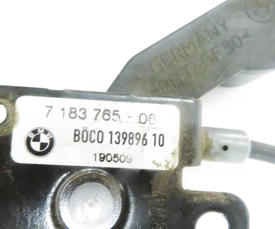 Thumbnail 11: 2009 BMW 750i (F01) FRONT LEFT & RIGHT UPPER HOOD LOCK LATCH SET-2 w/ CABLE
