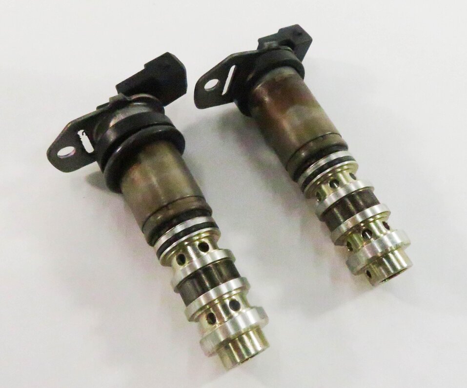 Thumbnail 1: 2009 BMW 750i (F01) 4.4L N63 V8 ENGINE - VVT VANOS TIMING SOLENOID SET-2