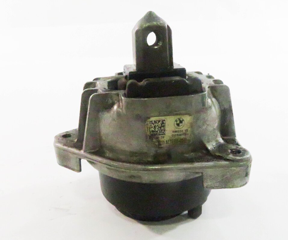 Thumbnail 3: 2009 BMW 750i (F01) 4.4L V8 ENGINE - RIGHT FRONT PASSENGER MOTOR MOUNT