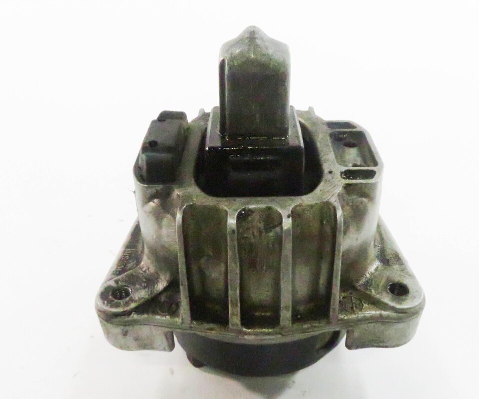 Thumbnail 4: 2009 BMW 750i (F01) 4.4L V8 ENGINE - RIGHT FRONT PASSENGER MOTOR MOUNT