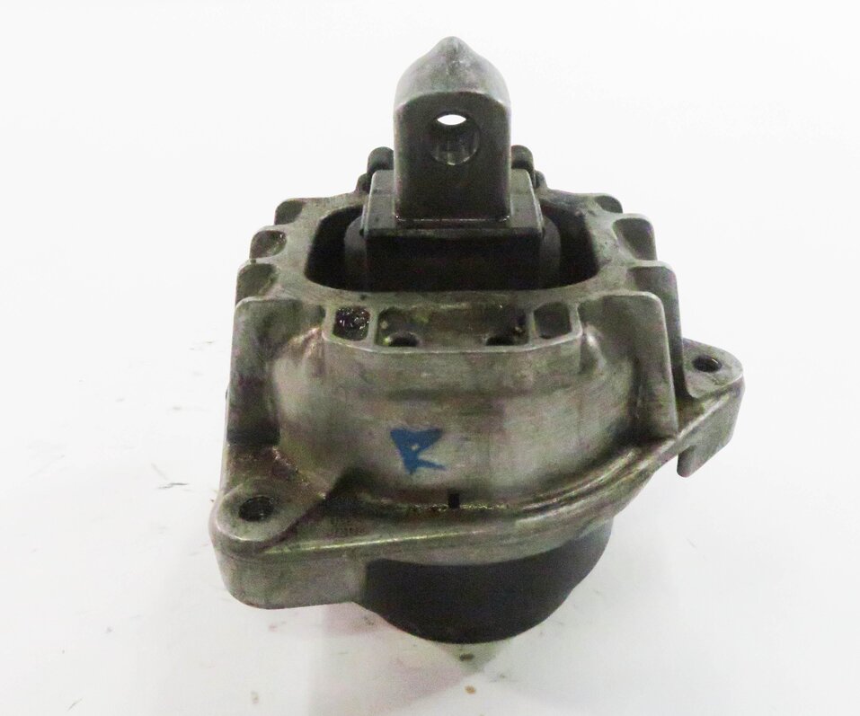 Thumbnail 5: 2009 BMW 750i (F01) 4.4L V8 ENGINE - RIGHT FRONT PASSENGER MOTOR MOUNT