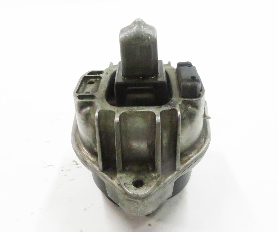 Thumbnail 6: 2009 BMW 750i (F01) 4.4L V8 ENGINE - RIGHT FRONT PASSENGER MOTOR MOUNT