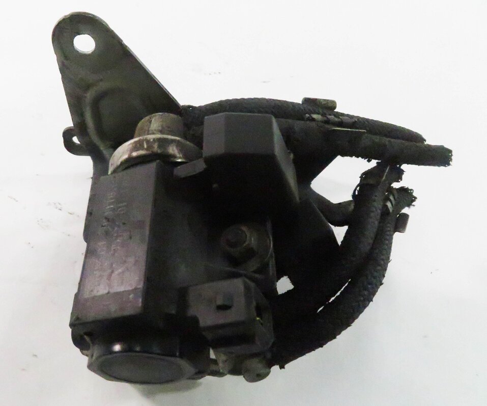 Thumbnail 2: 2009 BMW 750i (F01) 4.4L N63 V8 ENGINE - TURBO PRESSURE CONVERTER VALVE SET