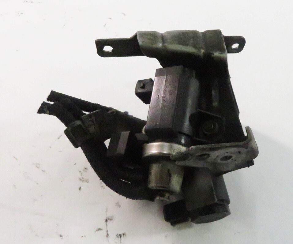Thumbnail 7: 2009 BMW 750i (F01) 4.4L N63 V8 ENGINE - TURBO PRESSURE CONVERTER VALVE SET