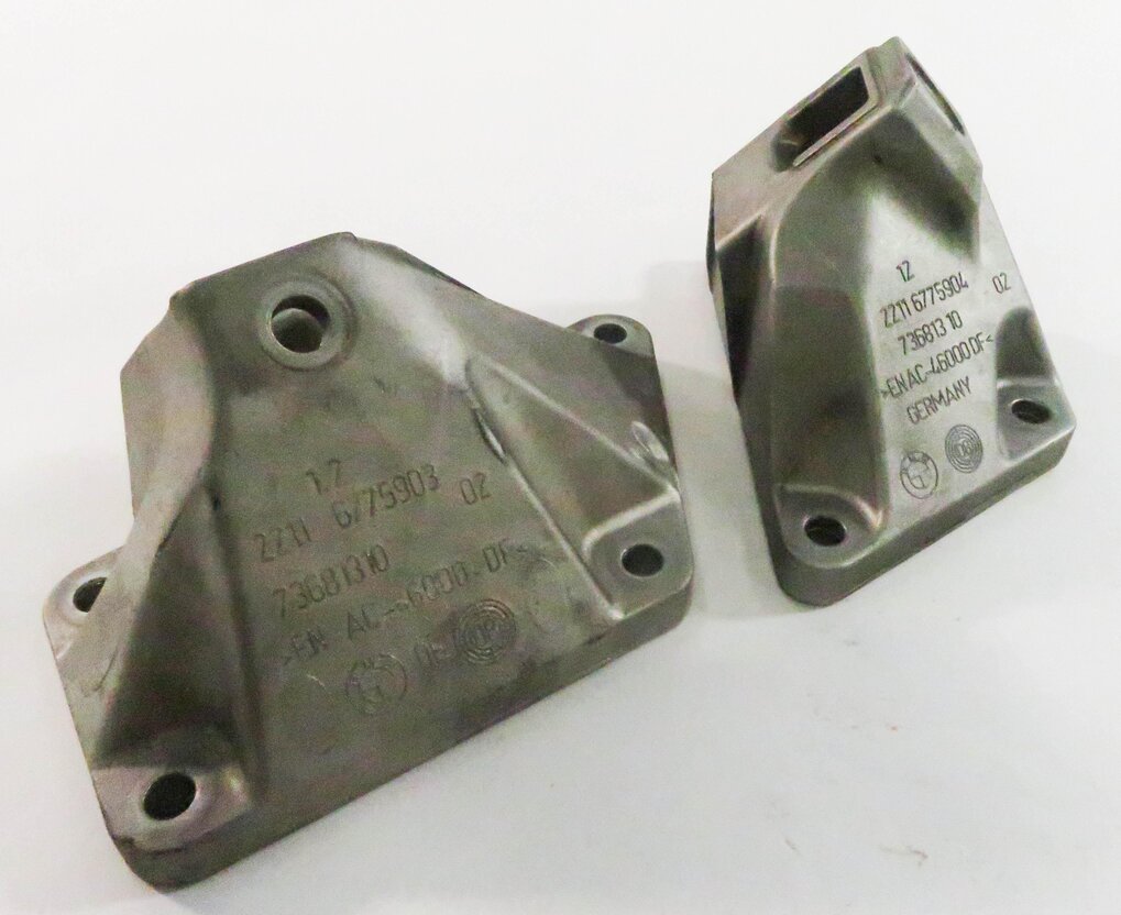 2009 BMW 750i (F01) 4.4L V8 ENGINE - LEFT & RIGHT MOTOR MOUNT BRACKET SET-2