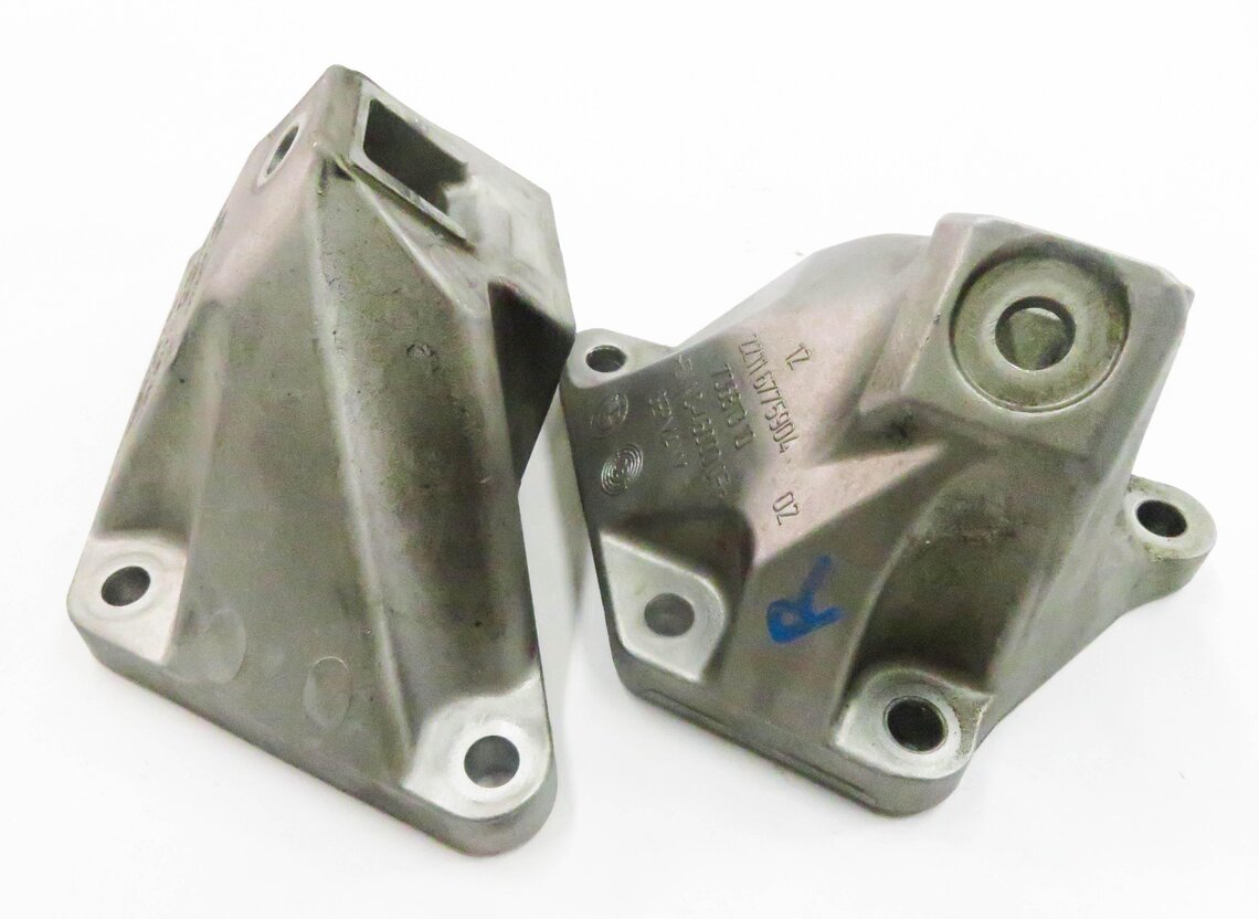 Thumbnail 3: 2009 BMW 750i (F01) 4.4L V8 ENGINE - LEFT & RIGHT MOTOR MOUNT BRACKET SET-2