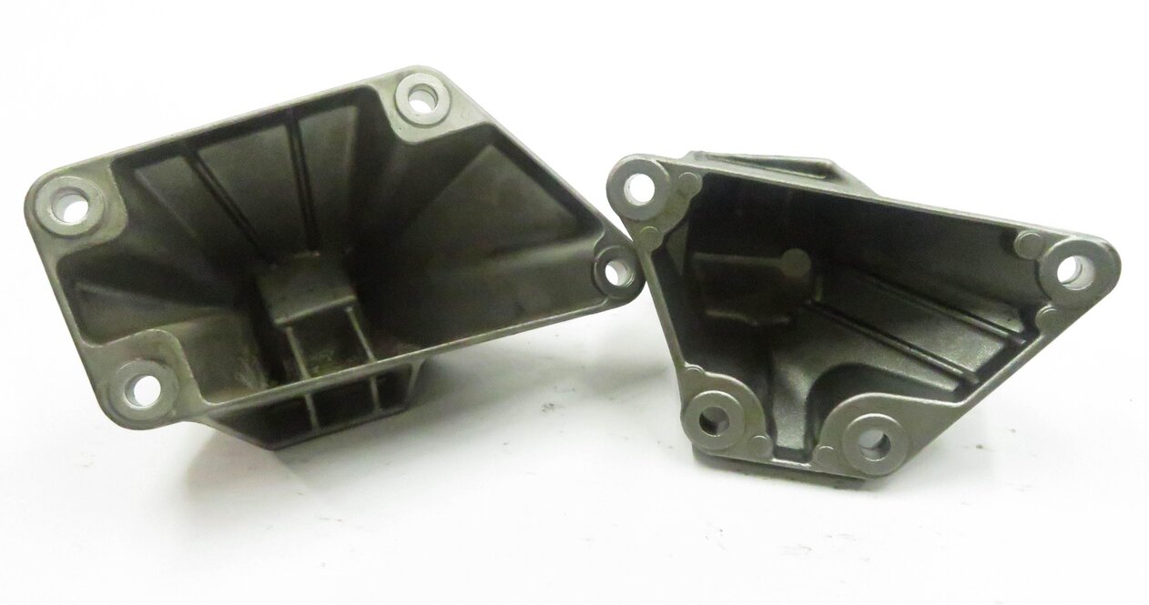 Thumbnail 6: 2009 BMW 750i (F01) 4.4L V8 ENGINE - LEFT & RIGHT MOTOR MOUNT BRACKET SET-2