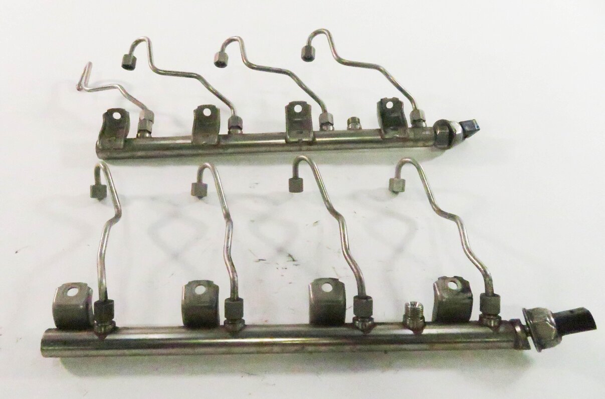 Thumbnail 2: 2009 BMW 750i (F01) 4.4L N63 V8 ENGINE - LEFT & RIGHT FUEL RAIL SET-2