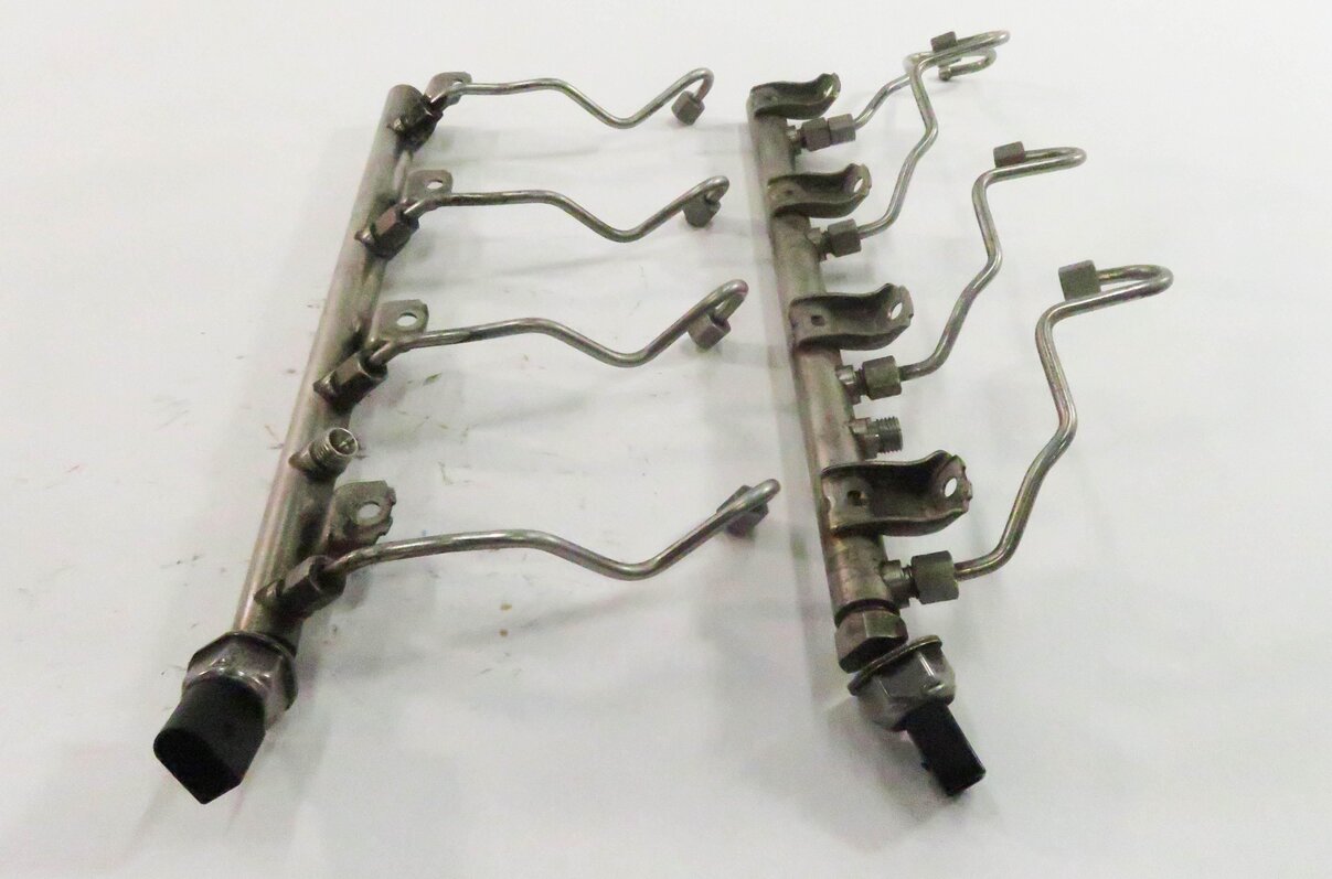 Thumbnail 3: 2009 BMW 750i (F01) 4.4L N63 V8 ENGINE - LEFT & RIGHT FUEL RAIL SET-2