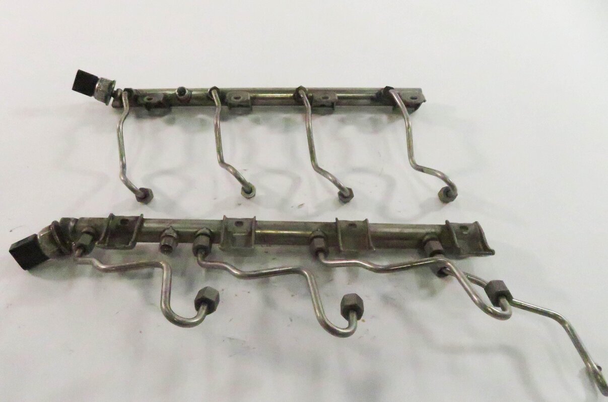 Thumbnail 4: 2009 BMW 750i (F01) 4.4L N63 V8 ENGINE - LEFT & RIGHT FUEL RAIL SET-2