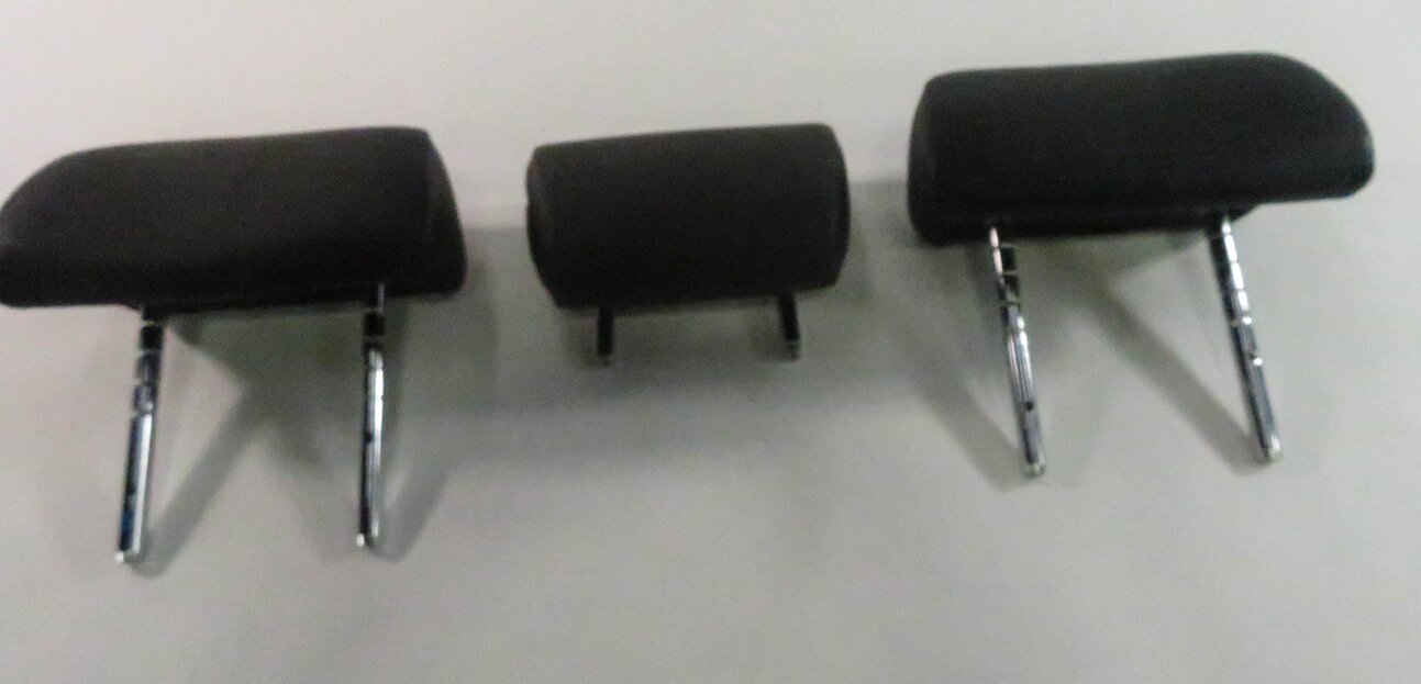 Thumbnail 2: 2009 BMW 750i (F01) REAR SEAT LEFT / CENTER / RIGHT HEADREST SET (BLACK LEATHER)