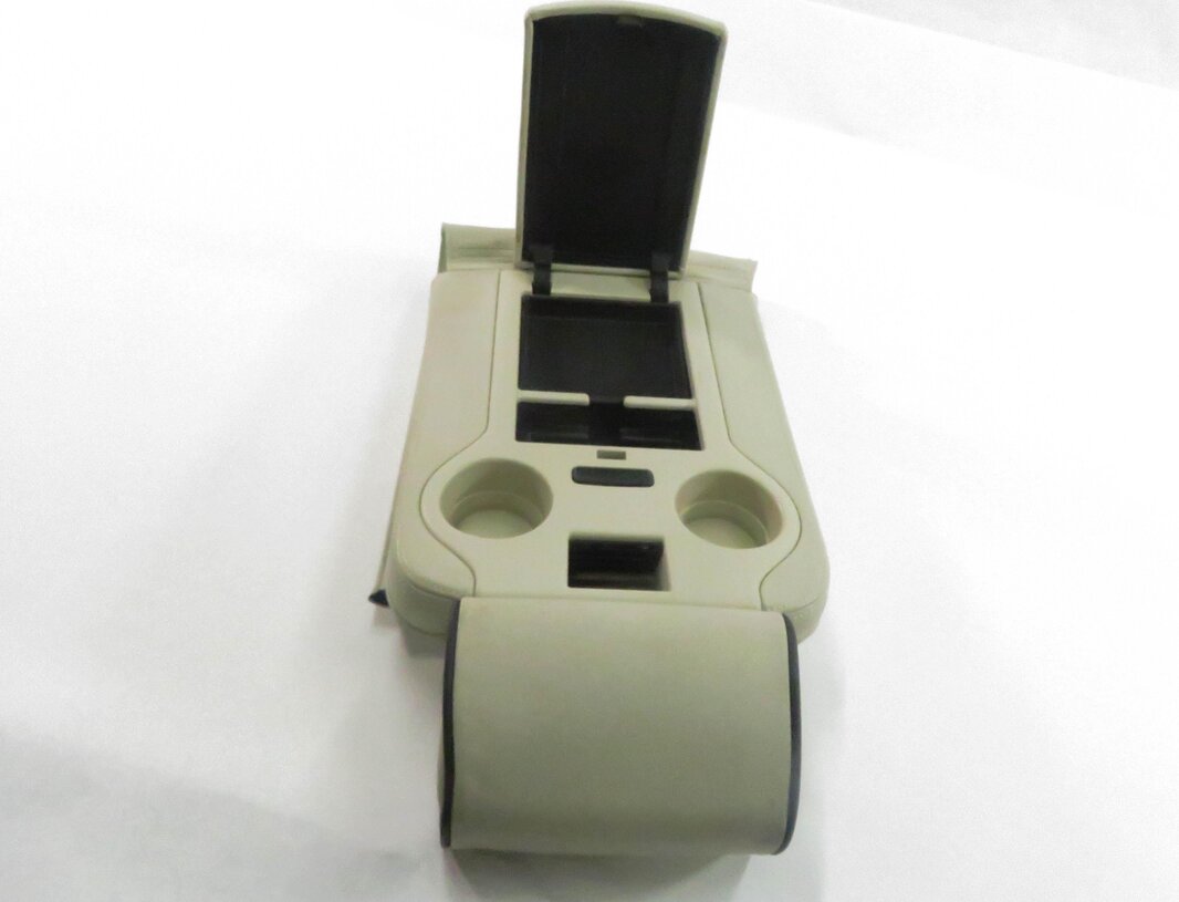 Thumbnail 6: 2012 RANGE ROVER (L322) REAR SEAT CENTER ARMREST w/ HEADREST (JET IVORY LEATHER)