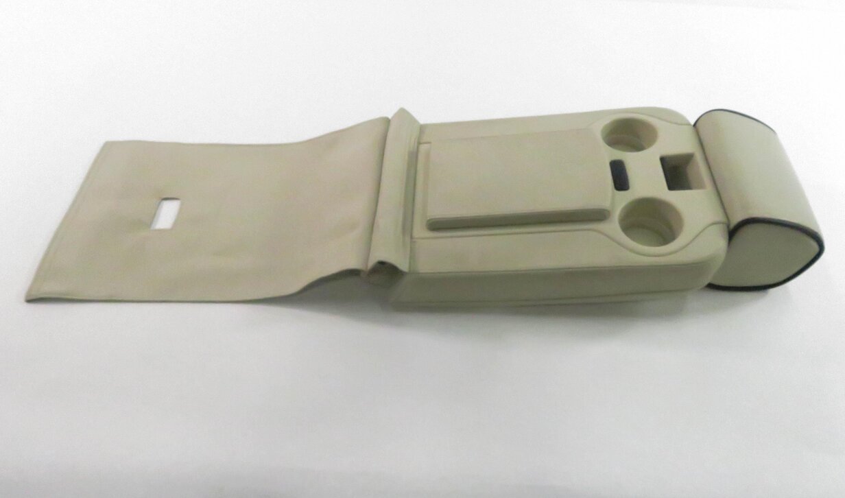Thumbnail 8: 2012 RANGE ROVER (L322) REAR SEAT CENTER ARMREST w/ HEADREST (JET IVORY LEATHER)