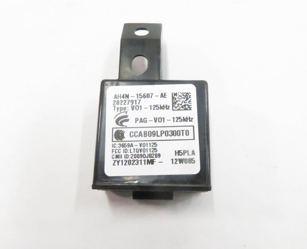 Thumbnail 2: 2012 RANGE ROVER (L322) KEYLESS ENTRY ANTENNA SENSOR MODULE