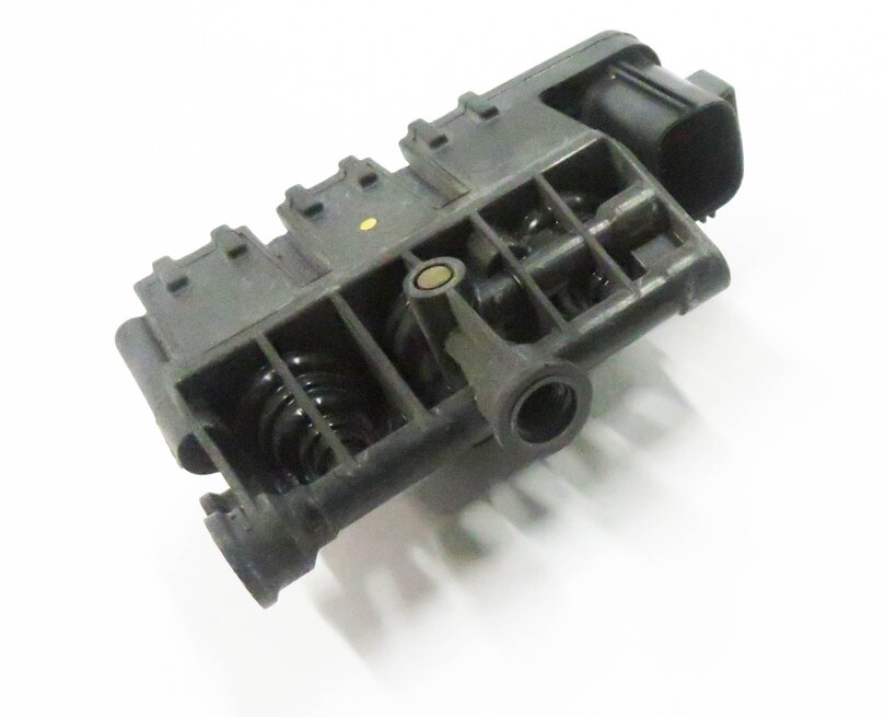 2012 RANGE ROVER (L322) AIR SUSPENSION VALVE BLOCK