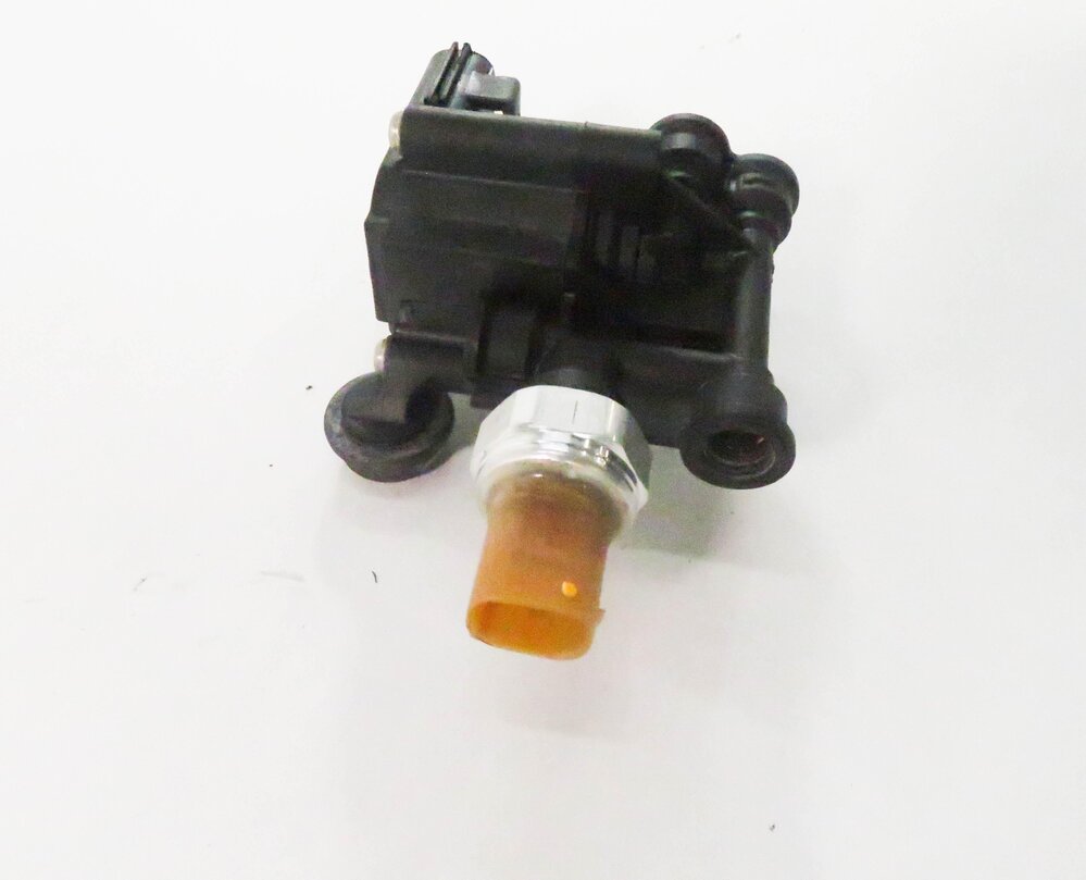 Thumbnail 4: 2012 RANGE ROVER (L322) AIR SUSPENSION VALVE BLOCK