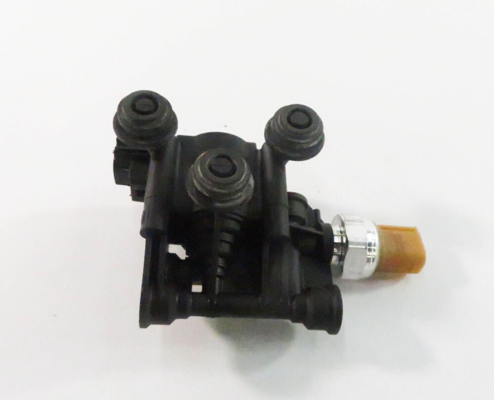 Thumbnail 6: 2012 RANGE ROVER (L322) AIR SUSPENSION VALVE BLOCK