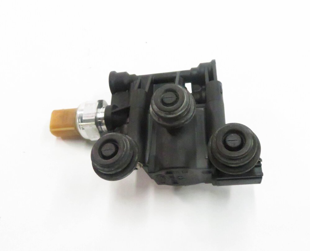 Thumbnail 7: 2012 RANGE ROVER (L322) AIR SUSPENSION VALVE BLOCK