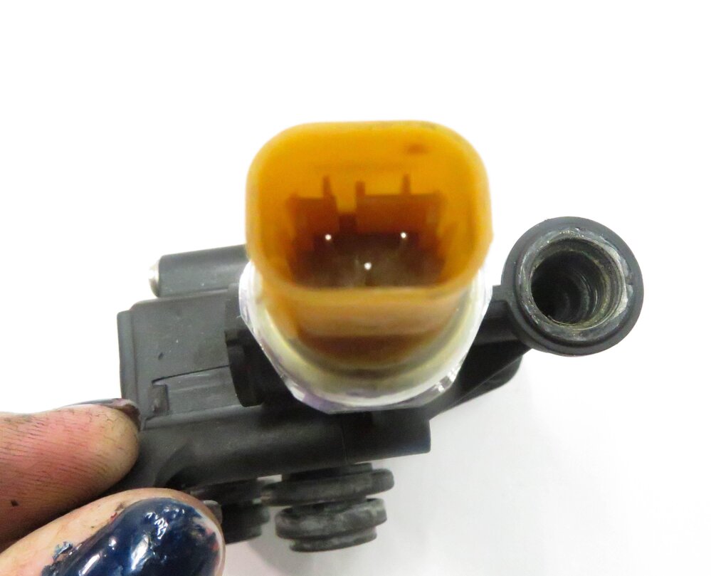 Thumbnail 8: 2012 RANGE ROVER (L322) AIR SUSPENSION VALVE BLOCK
