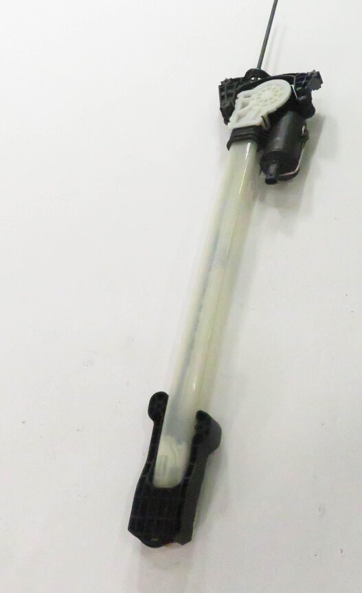 Thumbnail 3: 2010 BMW 550iGT (F07) RIGHT REAR WINDOW SHADE REGULATOR w/ MOTOR
