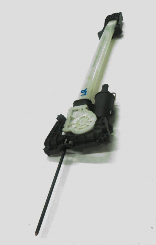 Thumbnail 3: 2010 BMW 550iGT (F07) LEFT REAR WINDOW SHADE REGULATOR w/ MOTOR