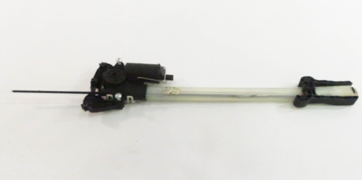 Thumbnail 7: 2010 BMW 550iGT (F07) LEFT REAR WINDOW SHADE REGULATOR w/ MOTOR