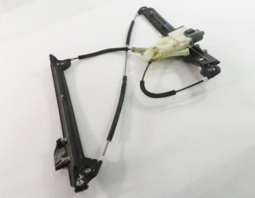 10-17 BMW 535iGT 550iGT (F07) RIGHT FRONT PASSENGER WINDOW REGULATOR w/ MOTOR