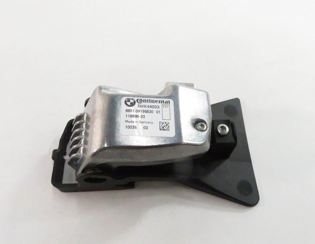 Thumbnail 5: 2010-2013 BMW 535iGT 550iGT (F07) FRONT LANE DEPARTURE WARNING CAMERA