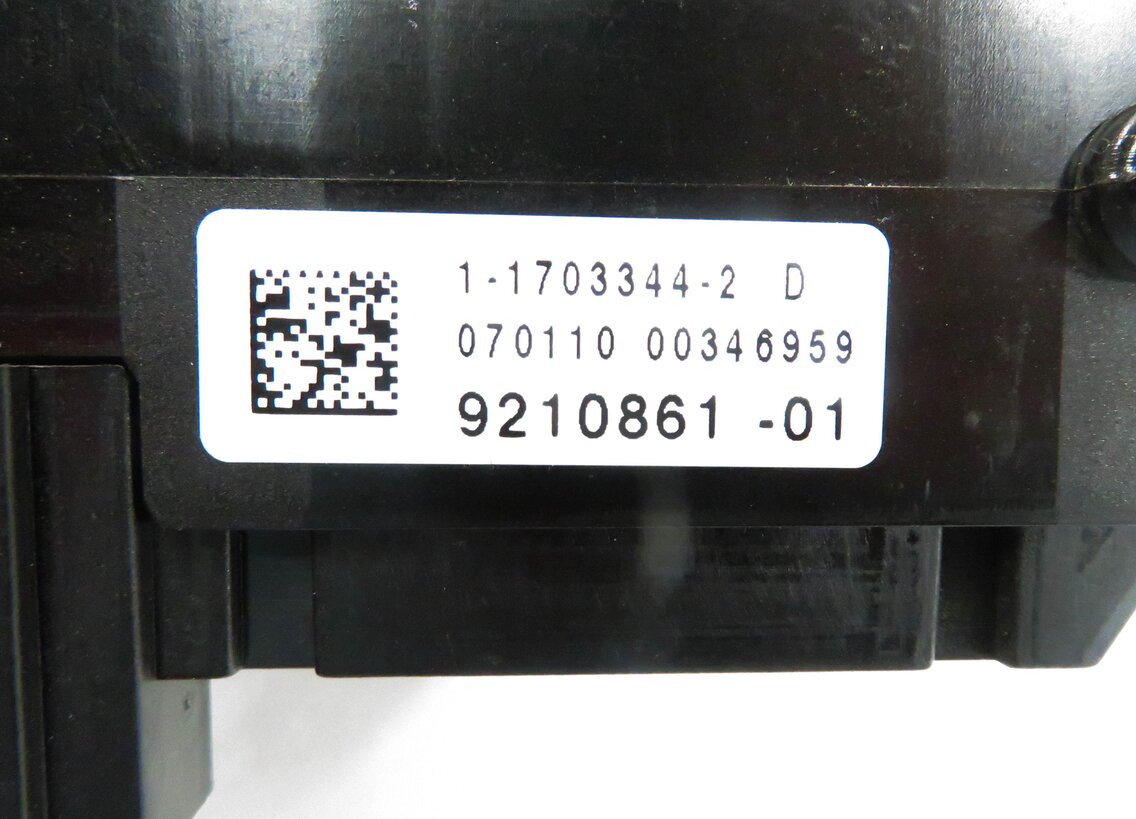 Thumbnail 9: 2010 BMW 550iGT (F07) FRONT POWER DISTRIBUTION FUSE BOX
