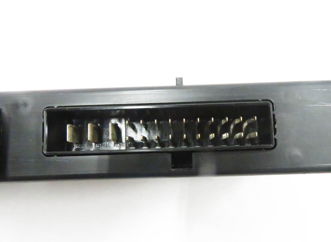 Thumbnail 9: 2011 BMW 528i 535i 550i (F10) MAIN PRIMARY BODY CONTROL MODULE BCM