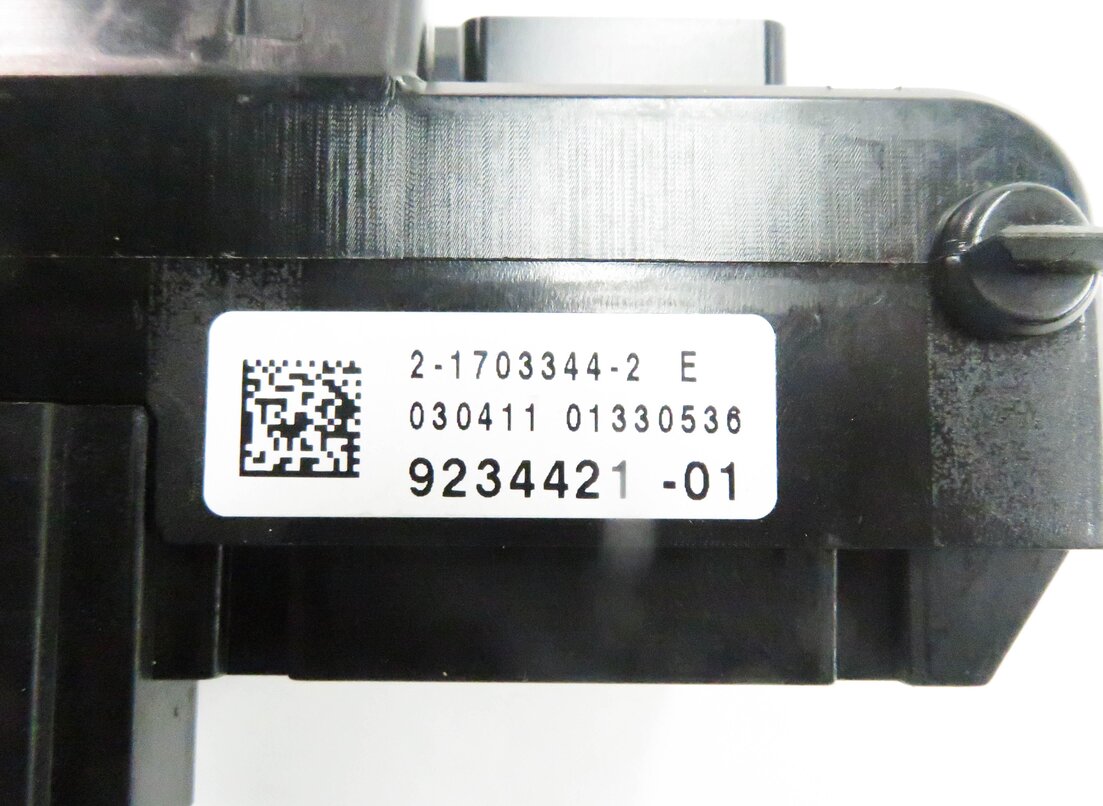 Thumbnail 9: 2011 BMW 550i (F10) FRONT POWER DISTRIBUTION FUSE BOX